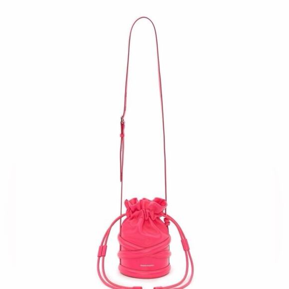 ALEXANDER MCQUEEN The Curve Soft Leather Bucket Bag - Picture 1 of 9